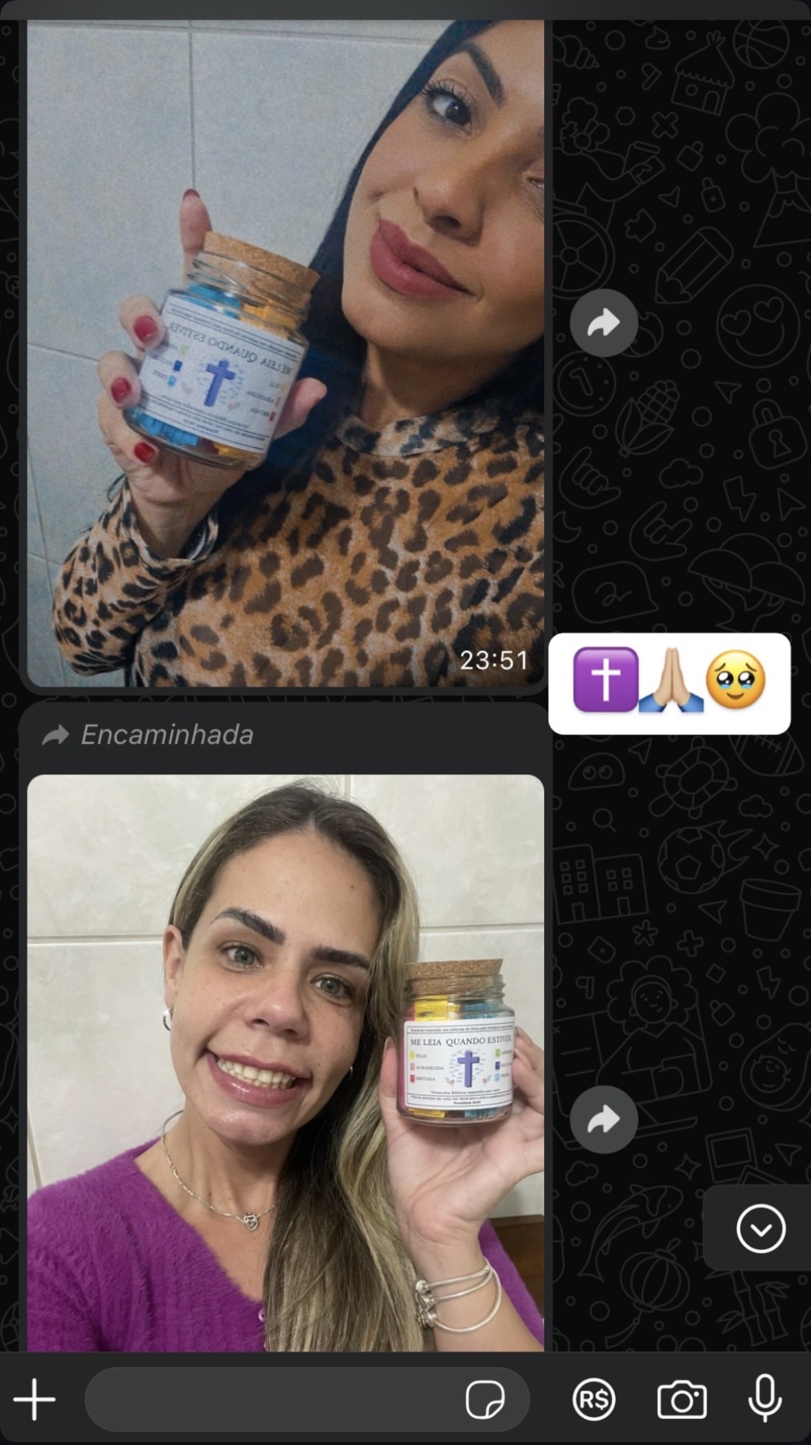 Clientes satisfeitas mostrando seus potinhos