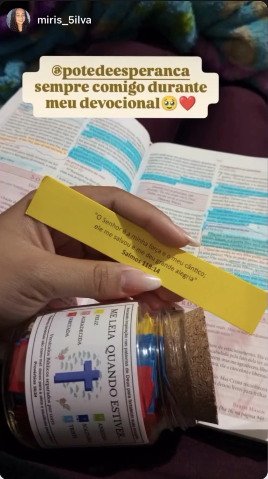 Cliente usando o potinho no devocional